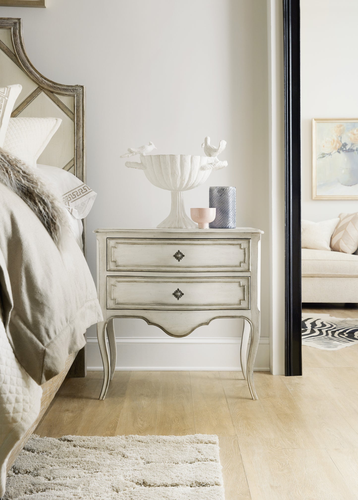 Sanctuary coco en blanc nightstand