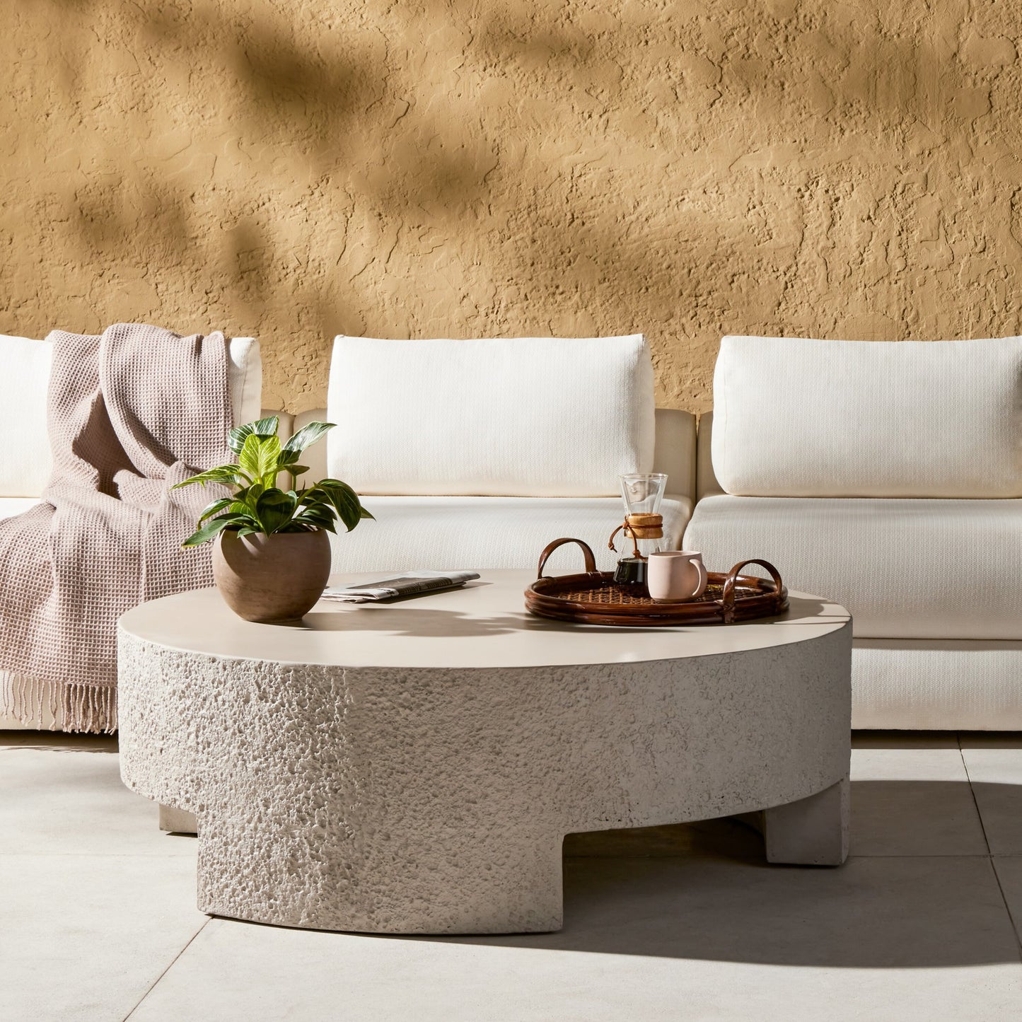 Kember outdoor coffee table-blanc white