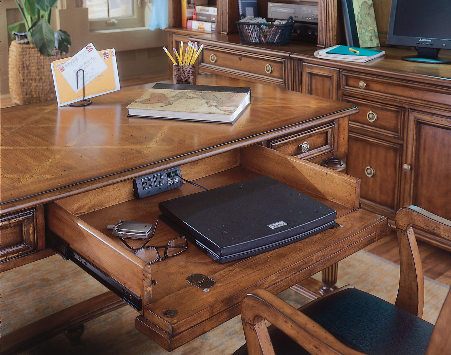 Brookhaven leg desk