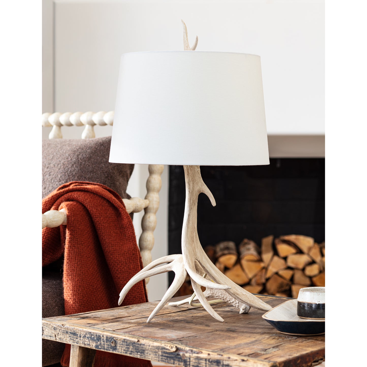 Waylon antler table lamp