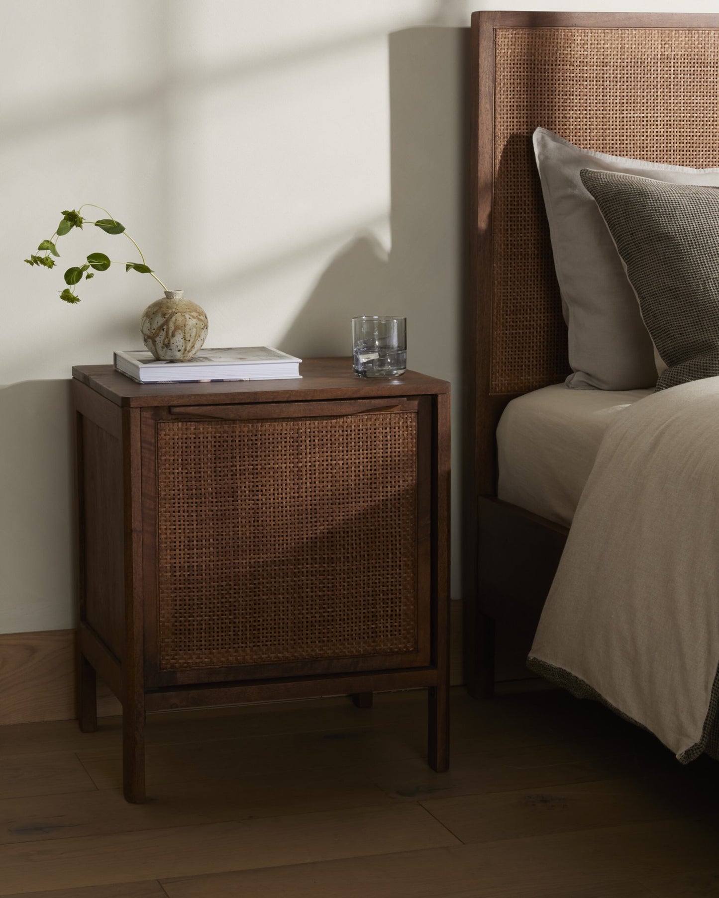 Sydney left nightstand-brown wash