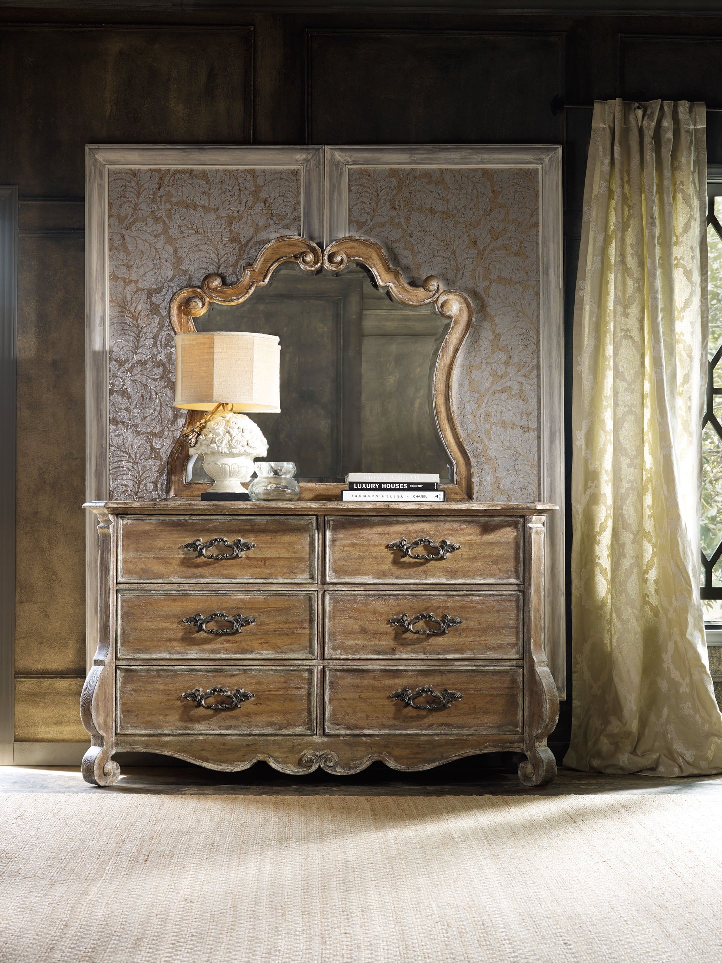 Chatelet dresser