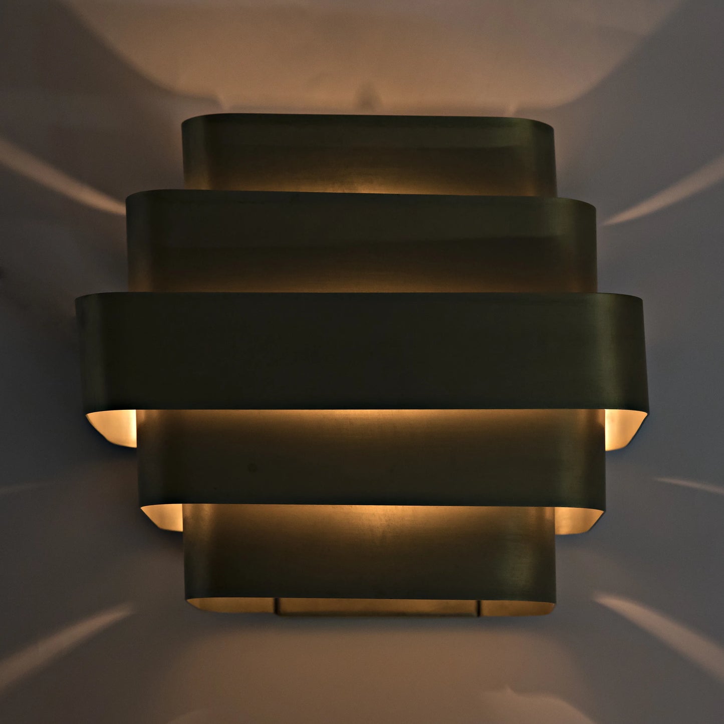 Baas sconce, metal with brass finish